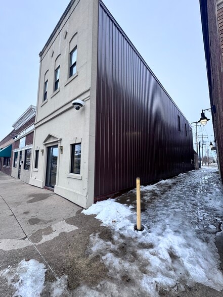 217 N Randolph St, Macomb, IL for sale - Building Photo - Image 2 of 34