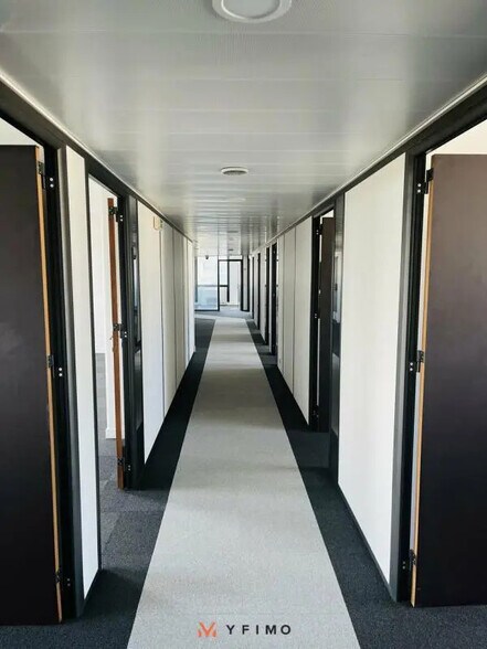 Office in Guyancourt for lease - Building Photo - Image 2 of 4