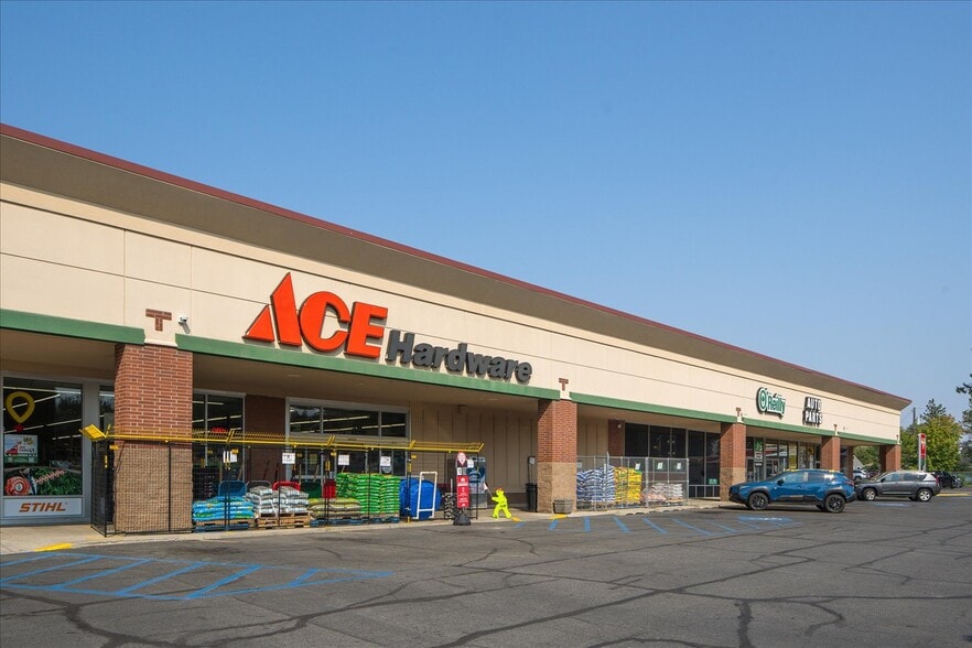 Ash & Rowan Shopping Center portfolio of 3 properties for sale on LoopNet.com - Building Photo - Image 3 of 15