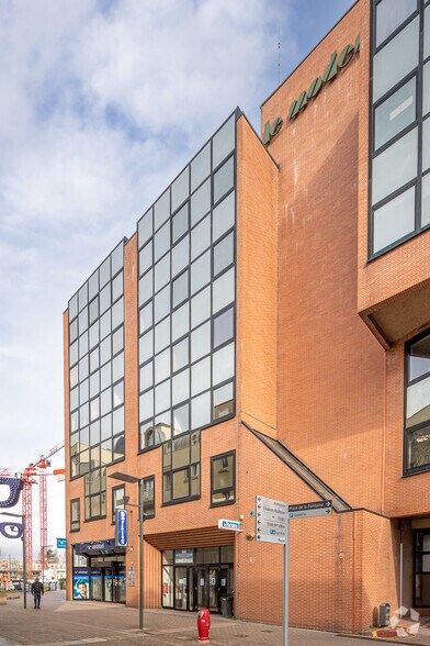 16 Rue Traversière, Cergy for lease - Building Photo - Image 2 of 4