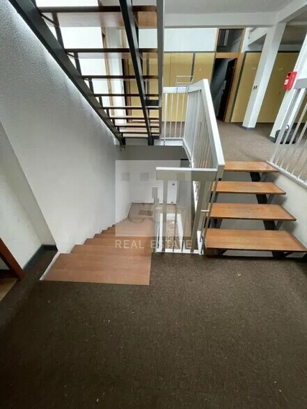 Office in Valence for sale - Interior Photo - Image 3 of 10