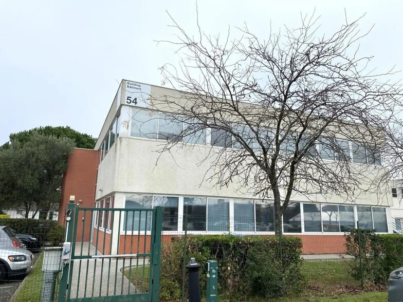 Office in Toulouse for lease - Building Photo - Image 1 of 14