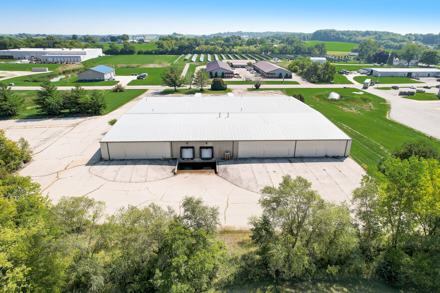 761 N Parkway St, Jefferson, WI for sale - Building Photo - Image 2 of 8