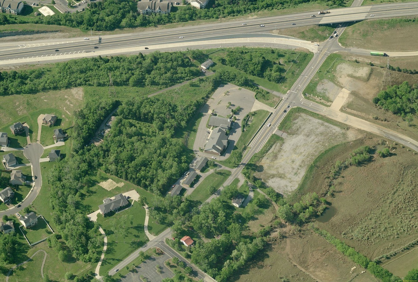 1012 Center Point Rd, Hendersonville, TN 37075