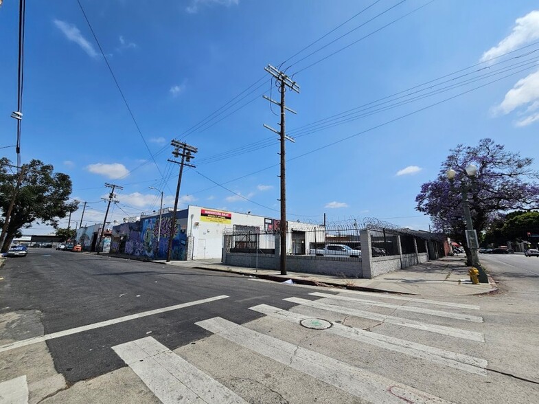 3300 S Broadway, Los Angeles, CA 90007 portfolio of 2 properties for sale on LoopNet.com - Building Photo - Image 2 of 33