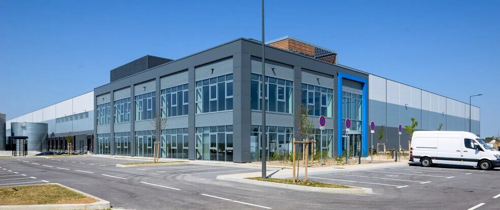 Industrial in Illiers-Combray for lease - Building Photo - Image 2 of 20