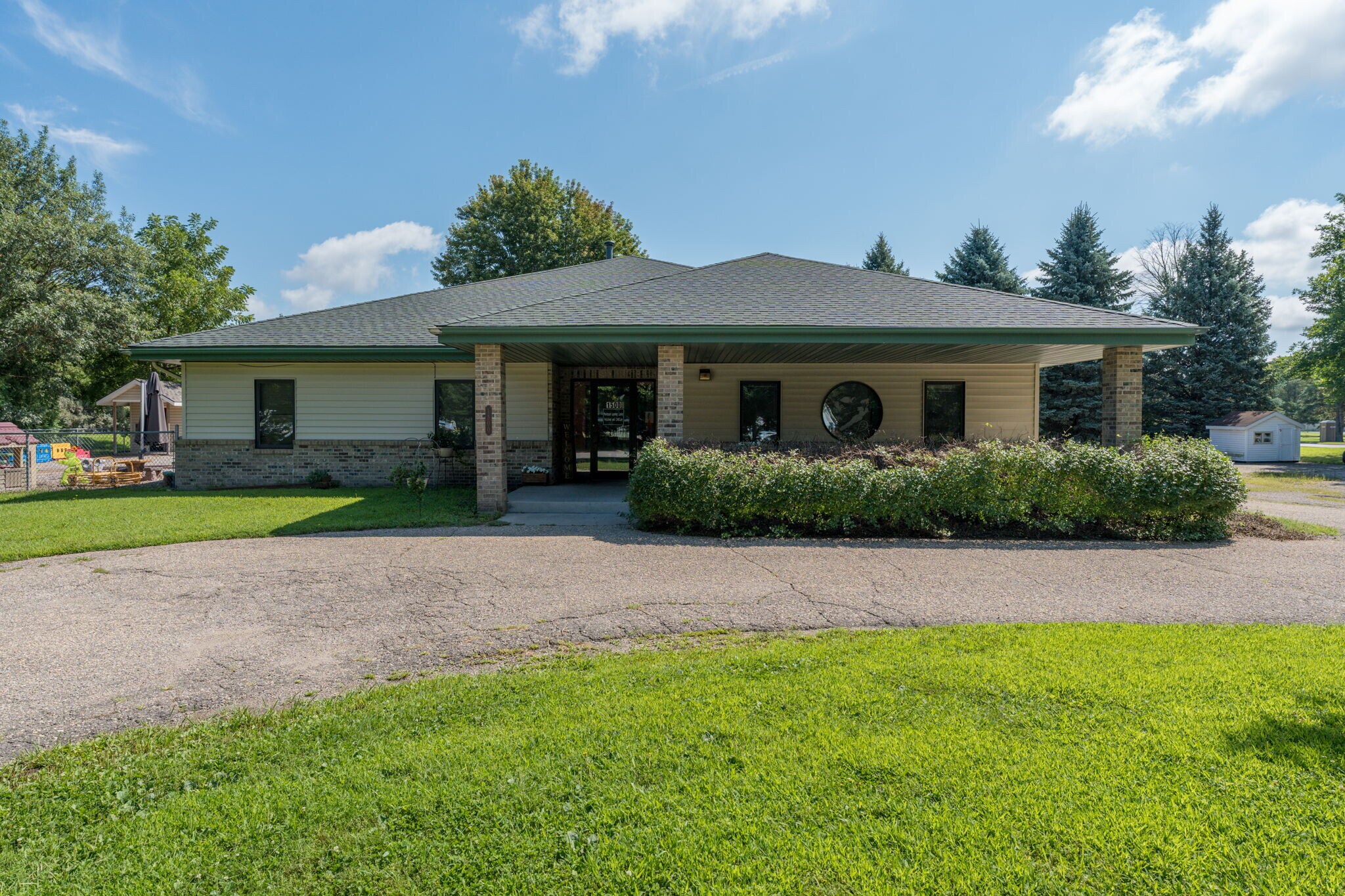 1500 Edgewood Blvd, North Mankato, MN for sale Primary Photo- Image 1 of 28