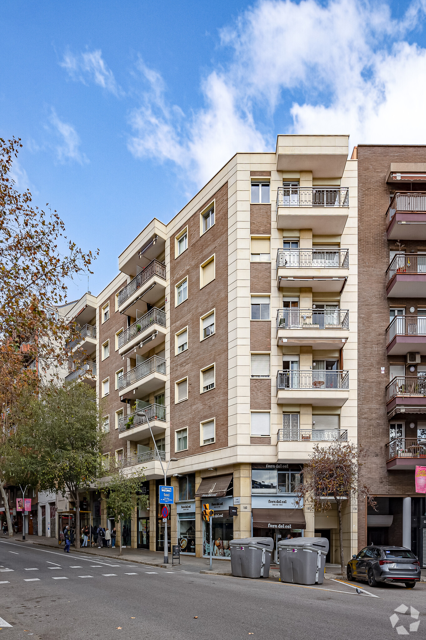 Retail in Barcelona, Barcelona for lease Primary Photo- Image 1 of 2