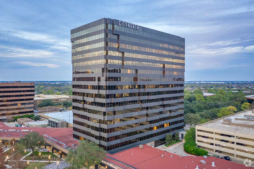 16825 Northchase Dr, Houston, TX for lease - Building Photo - Image 1 of 3