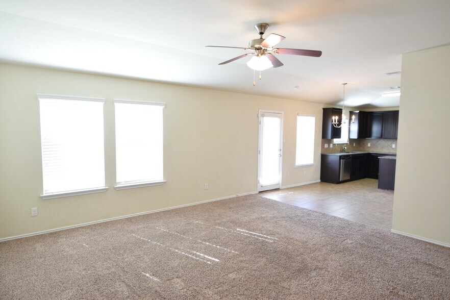 5200 Rimes Ct, Killeen, TX for sale - Interior Photo - Image 3 of 13