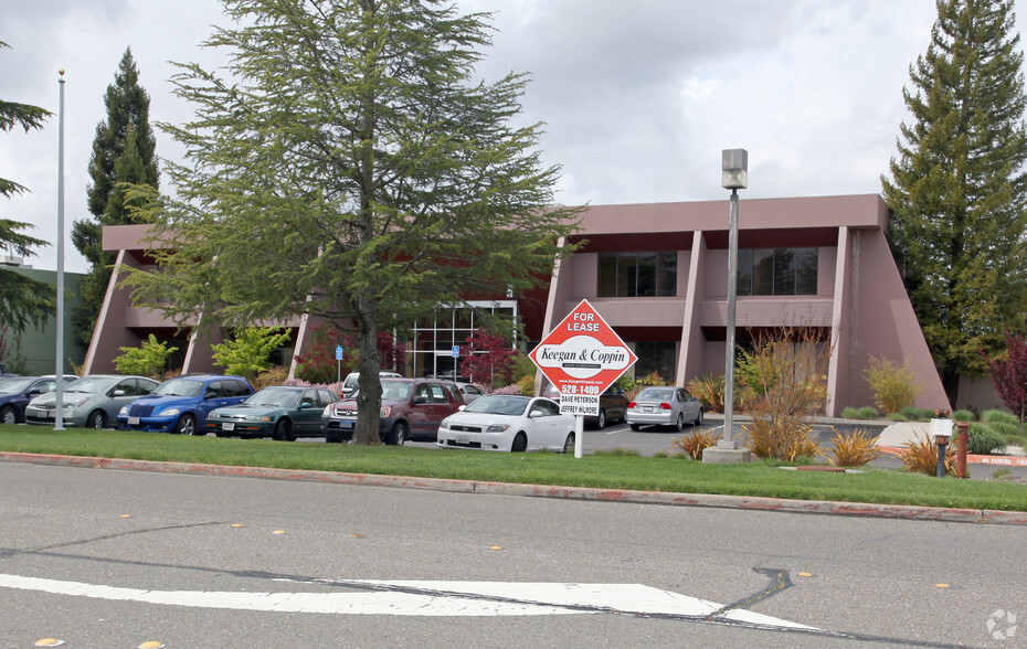 3663 N Laughlin Rd, Santa Rosa, CA for lease - Building Photo - Image 1 of 3