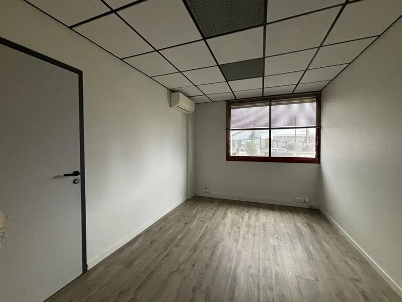 Office in Mérignac for lease - Interior Photo - Image 3 of 5