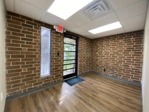 600 Griffith Rd, Charlotte, NC for lease Interior Photo- Image 2 of 20