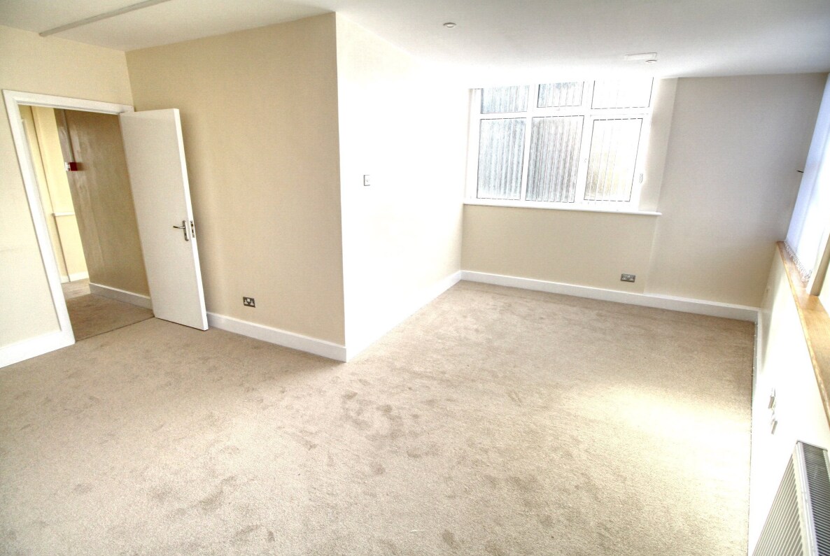 24 The Crescent, Leatherhead for sale Interior Photo- Image 1 of 1