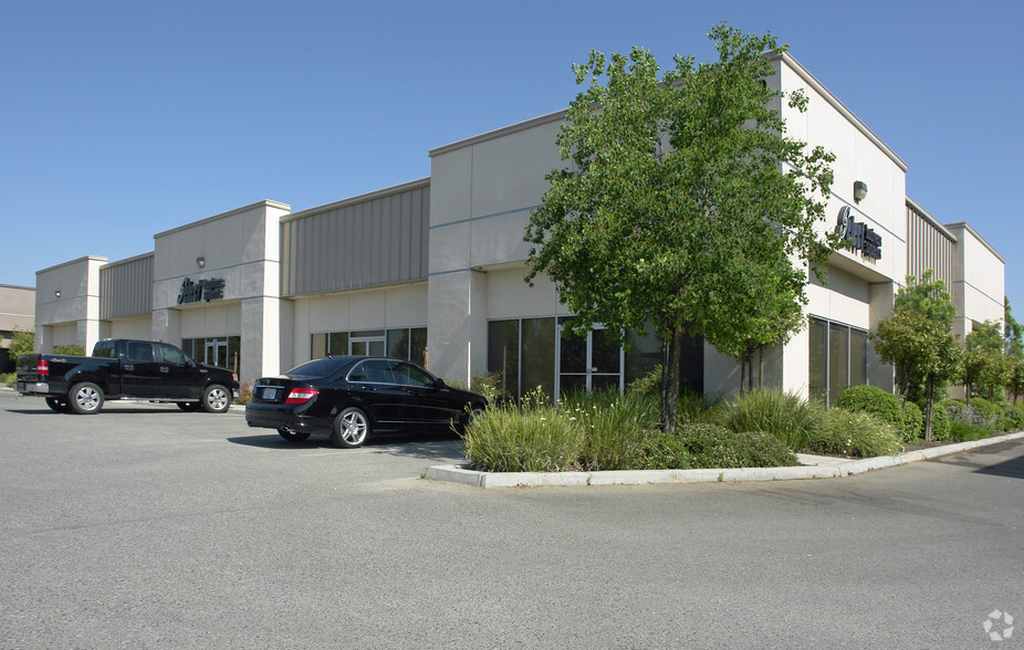 550 W Locust Ave, Fresno, CA for lease - Building Photo - Image 2 of 2