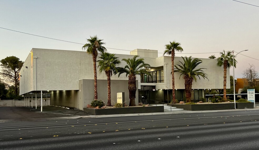 1600 E Desert Inn Rd, Las Vegas, NV for lease - Building Photo - Image 1 of 8