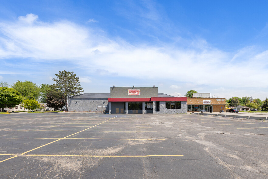 303 S Parker St, Marine City, MI for lease - Building Photo - Image 2 of 3