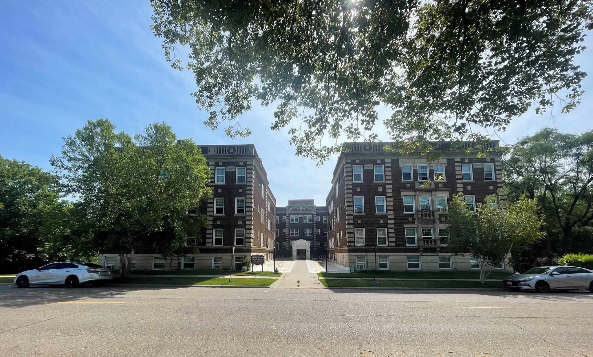 2110 Summit St, Sioux City, IA for sale Building Photo- Image 1 of 1