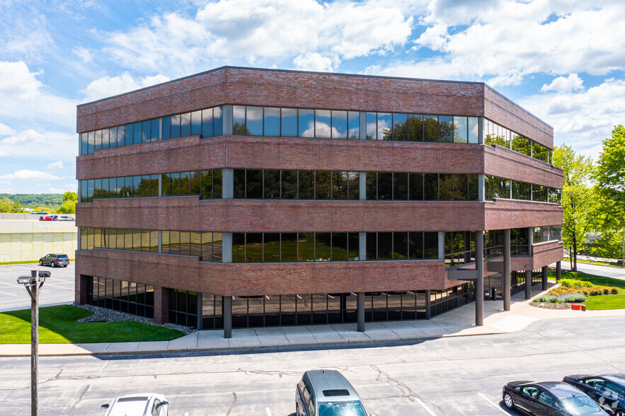 220 Commerce Dr, Fort Washington, PA for lease - Building Photo - Image 3 of 4