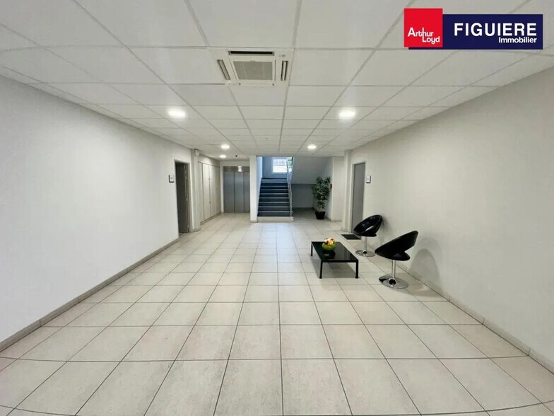1 Rue Guy De Maupassant, Les Pennes-Mirabeau for lease - Lobby - Image 3 of 7