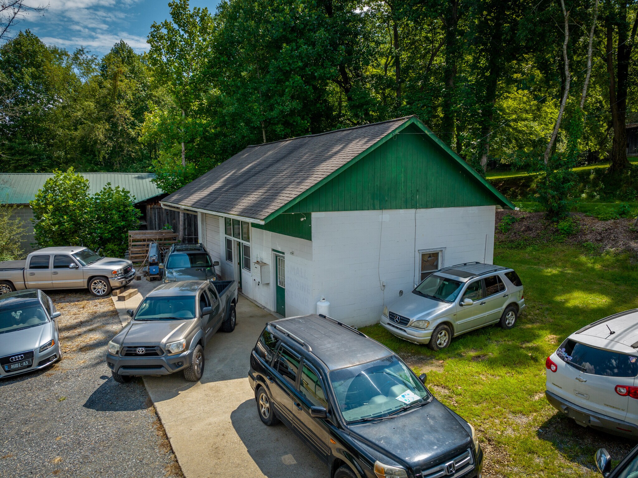 525 Soco Rd, Maggie Valley, NC 28751