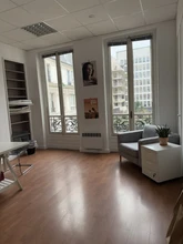 Office in Paris for lease Interior Photo- Image 2 of 5