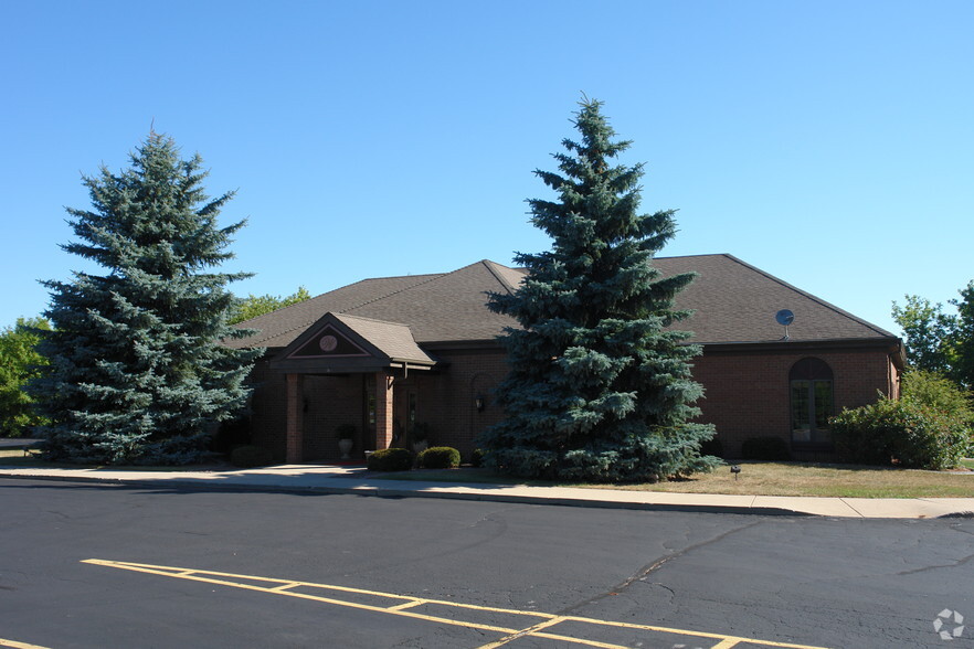 1060 Hansen Rd, Ashwaubenon, WI for sale - Primary Photo - Image 1 of 5