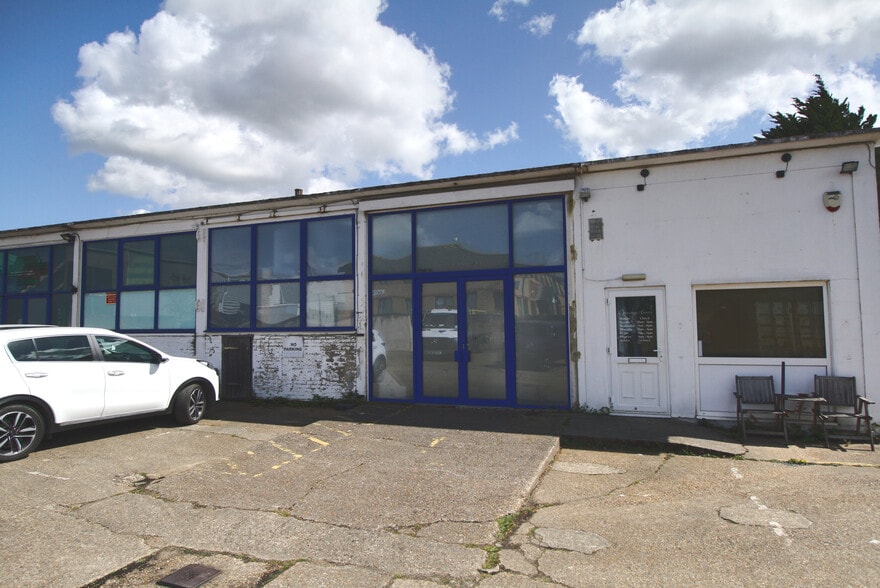 41-47 Gatwick Rd, Crawley for lease - Building Photo - Image 1 of 1