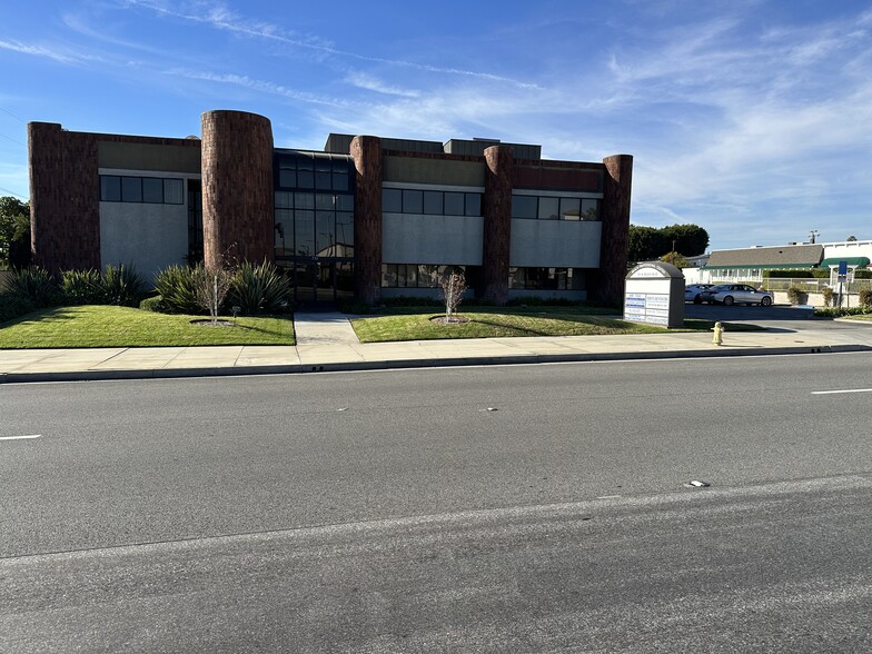 731 N Beach Blvd, La Habra, CA for lease - Building Photo - Image 3 of 17