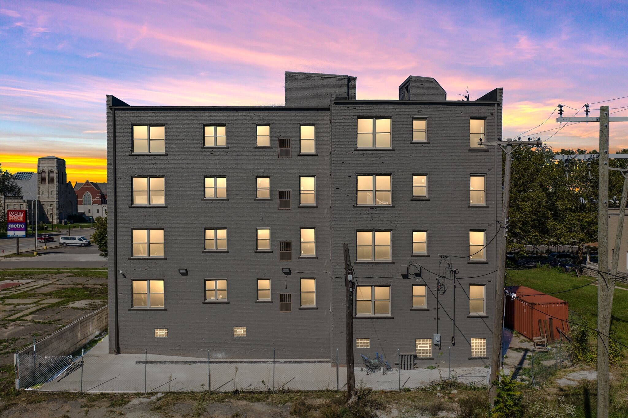 30 E Philadelphia St, Detroit, MI 48202 Quaker Apartments