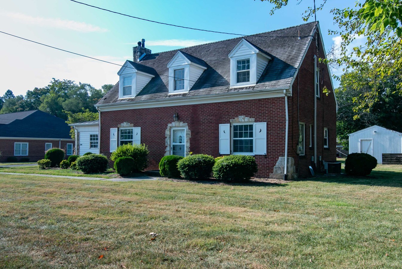 1540 Apperson Dr, Salem, VA 24153