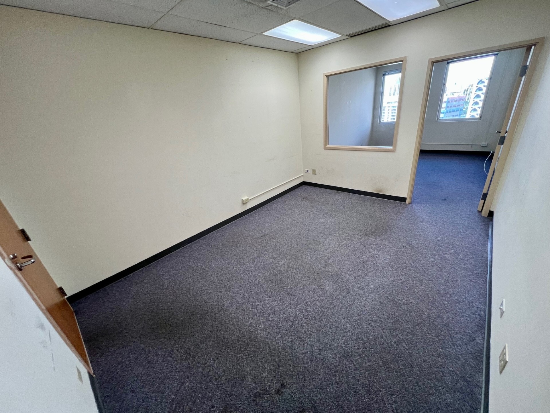 2270 Kalakaua Ave, Honolulu, HI for lease Building Photo- Image 1 of 5