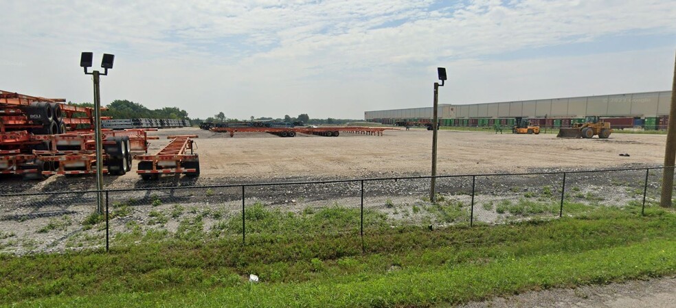 1202 W Wintergreen Rd, Lancaster, TX for lease - Building Photo - Image 3 of 4