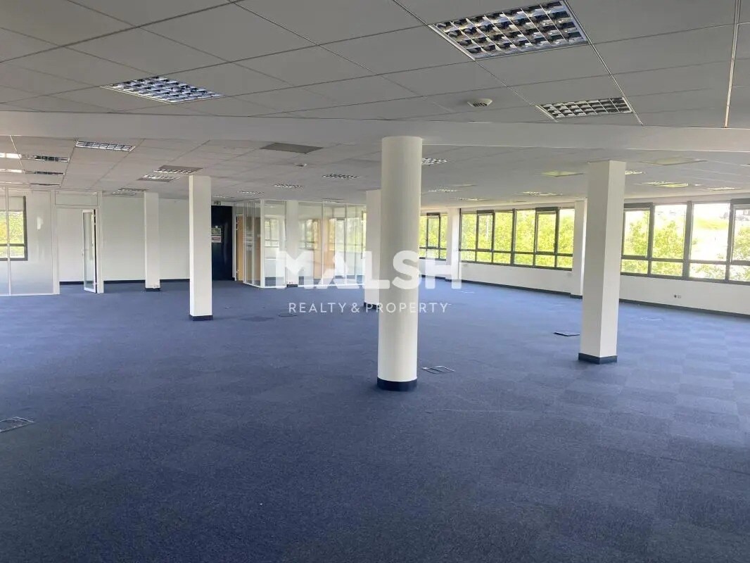 Office in Écully for lease Interior Photo- Image 1 of 8