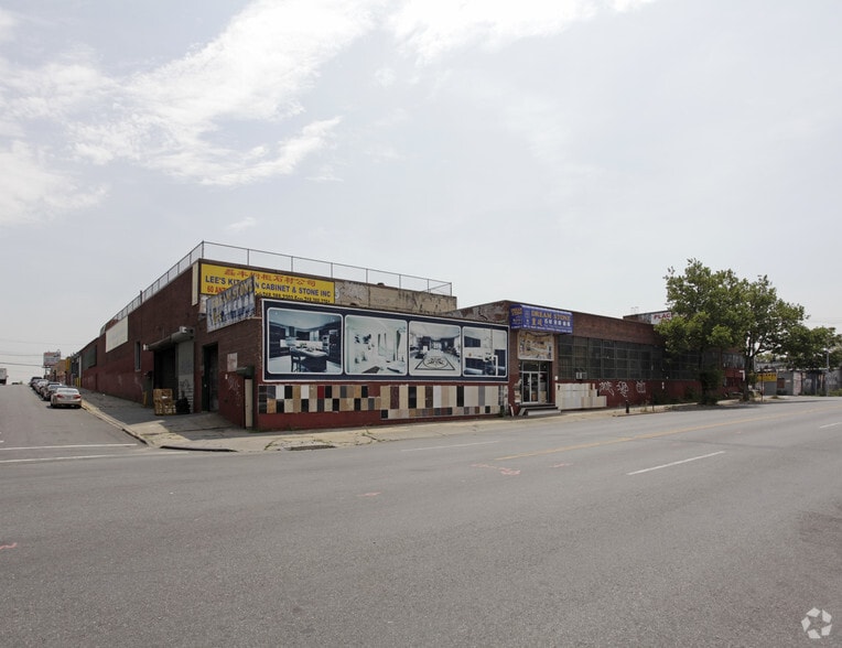 95 Lombardy St, Brooklyn, NY for lease - Building Photo - Image 2 of 5