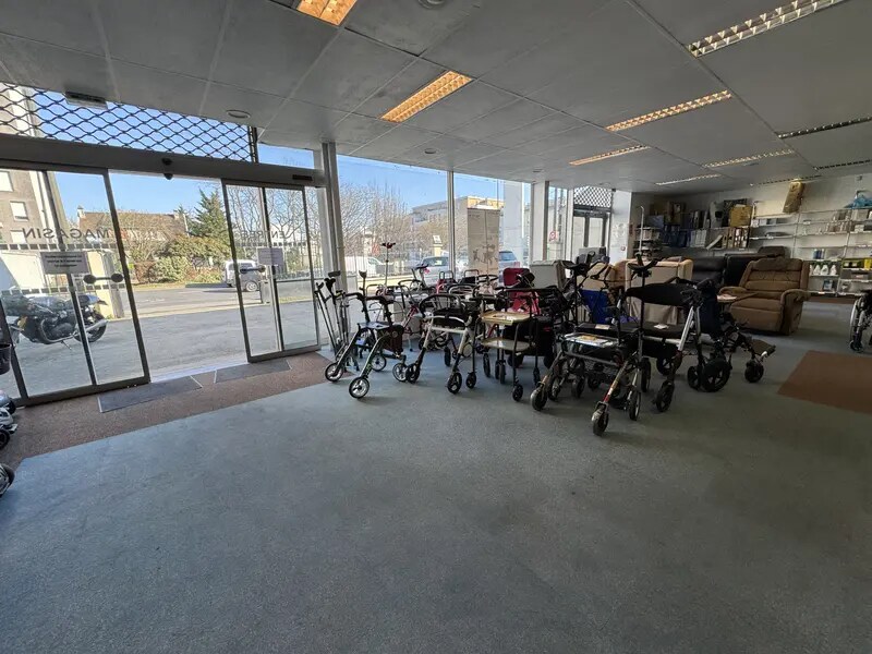 Retail in Argenteuil for lease Interior Photo- Image 1 of 14