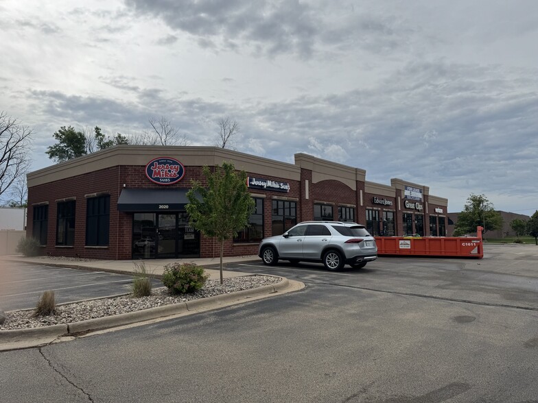 2010 Jackson St, Oshkosh, WI for lease - Building Photo - Image 2 of 10