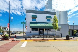 239 N 2nd St, Eldridge, IA for sale - Primary Photo - Image 1 of 1