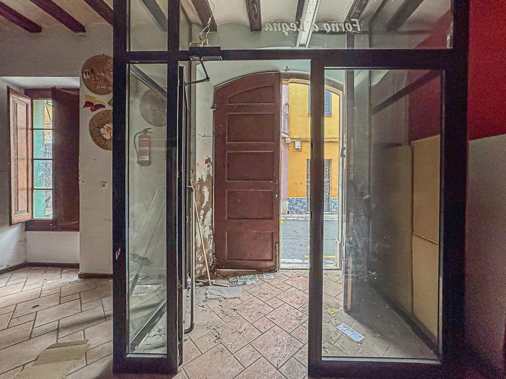 Retail in Sant Pere de Ribes, Barcelona for lease Interior Photo- Image 1 of 14
