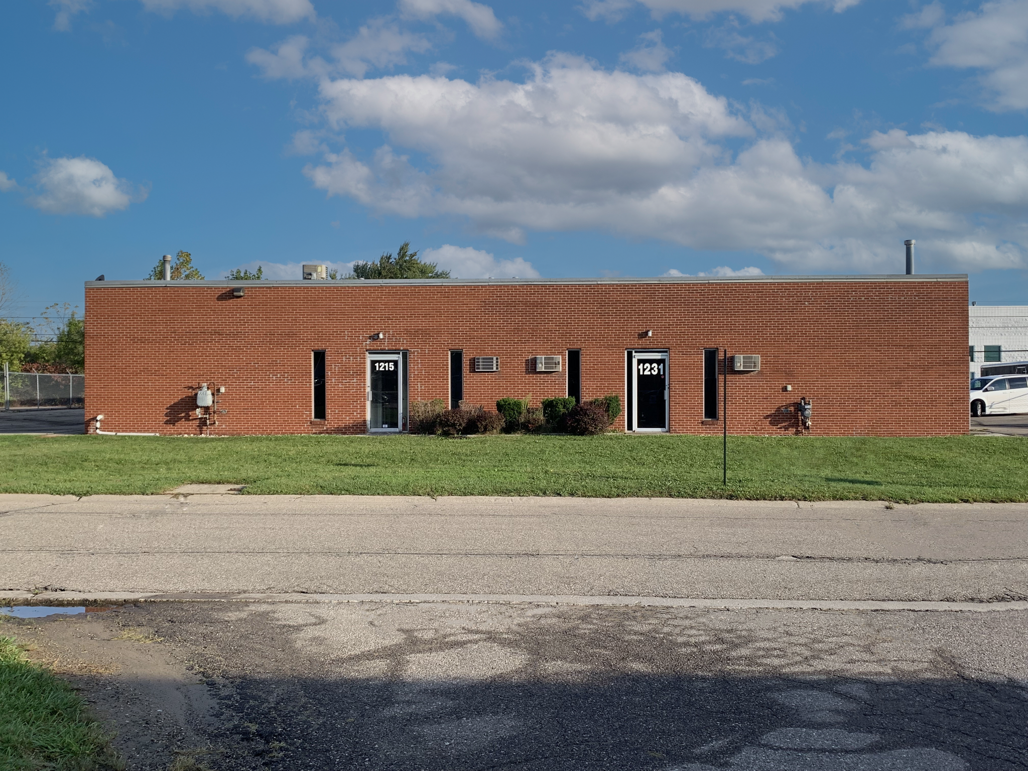 1215-1231 Wheaton Dr, Troy, MI for sale Building Photo- Image 1 of 1