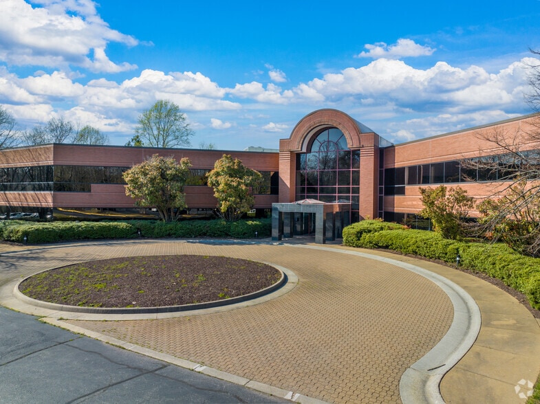 5601 Ironbridge Pky, Chester, VA for sale - Building Photo - Image 1 of 1