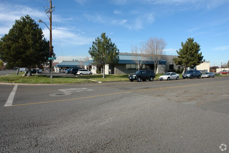 670-690 S Rock Blvd, Reno, NV for lease - Building Photo - Image 2 of 6