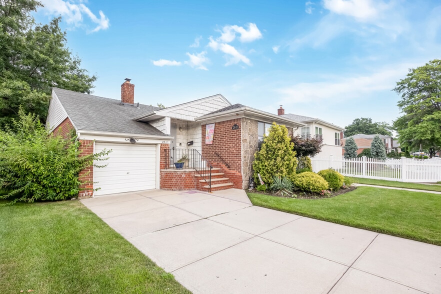 2611 Corporal Kennedy St, Bayside, NY for sale - Building Photo - Image 2 of 26