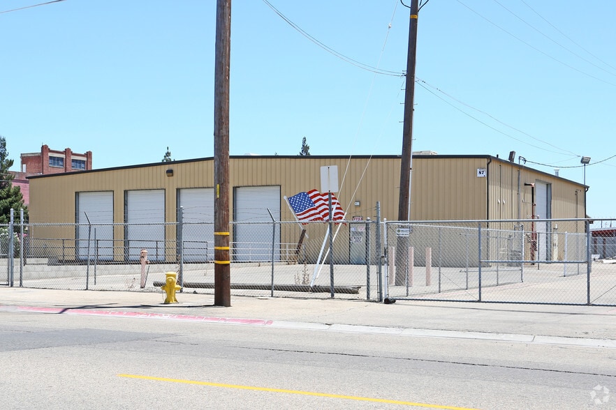 Selma Business Park portfolio of 8 properties for sale on LoopNet.com - Primary Photo - Image 2 of 8