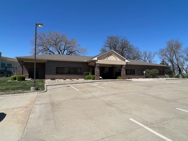 2500 SW 3rd St, Topeka, KS for sale Primary Photo- Image 1 of 1
