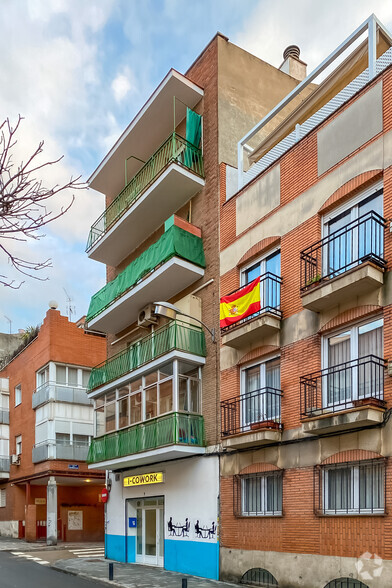 Calle Veza, 7, Madrid, Madrid for sale - Building Photo - Image 2 of 2