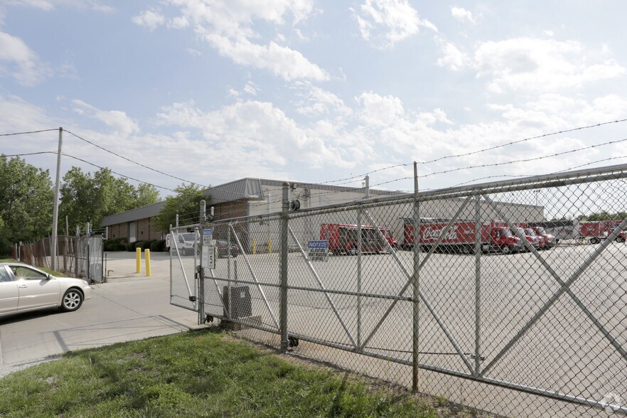 700-750 S Chestnut Ave, Park City, IL for lease - Building Photo - Image 2 of 4