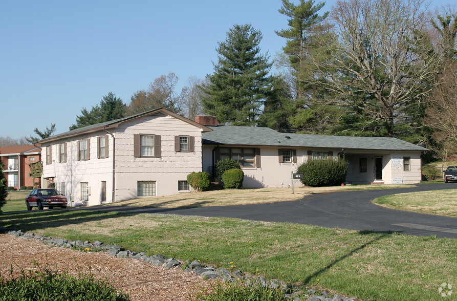 3844 Reynolda Rd, Winston-Salem, NC for sale - Primary Photo - Image 1 of 1