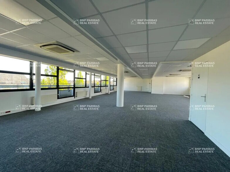 Office in Nantes for lease - Building Photo - Image 3 of 11