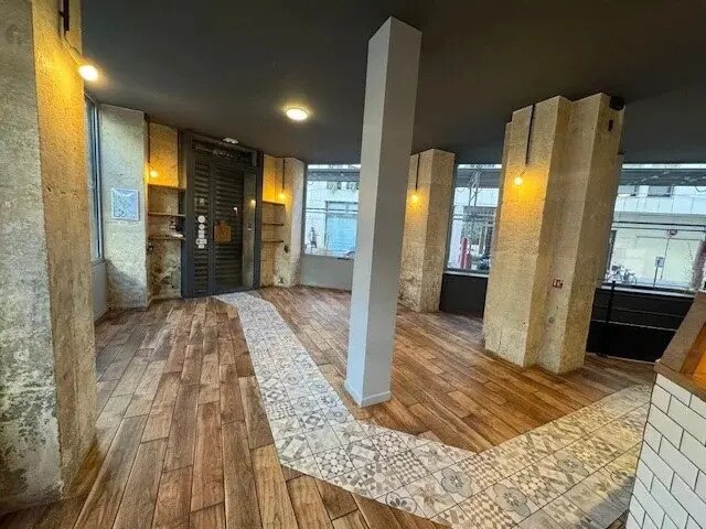 Location Bureaux 216 m² - Photo 1